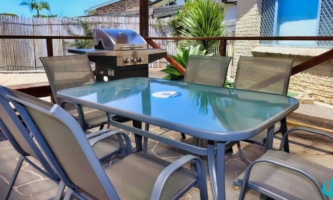 Caves Beach Maison | Caves Getaway - pool, beach, DOG friendly