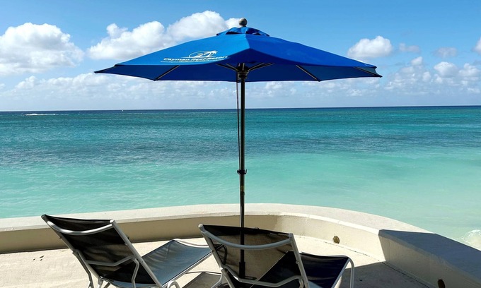 Seven Mile Beach Copropriété | Renos achevé pour ce front de mer sur la plage Seven Mile Cayman Reef Resort # 32