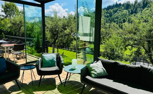 Colibita Maison | Cazare Colibița Casa Lipan cu jacuzzi, foișor și loc de joacă