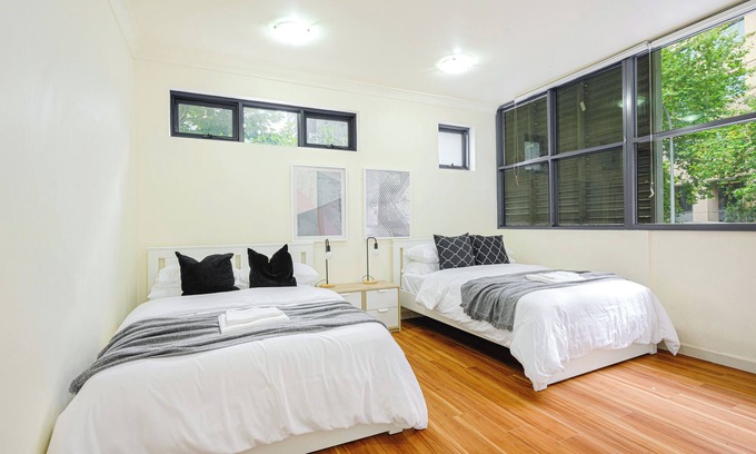 Chinatown Appartement | CBD 3br apt for 8 guests near Train & Shopping in Ultimo