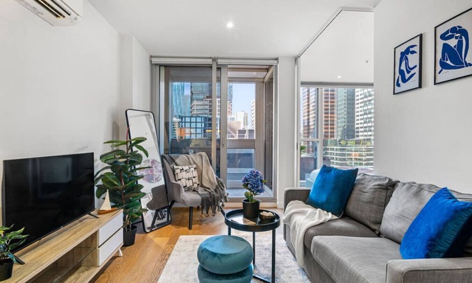 Melbourne Central Business District Appartement | CBD Elegance | 2BR Apt w/Pool, Gym & City Views