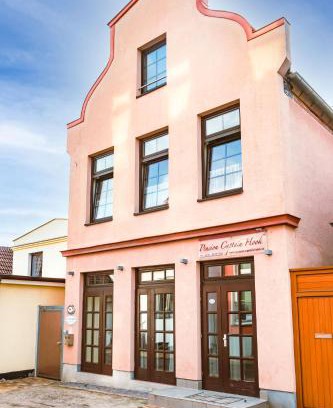 Warnemuende Appartement | CBlue "Apartmenthaus Captain Hook"