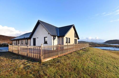 Balallan Maison | Ceann an Loch Cottage