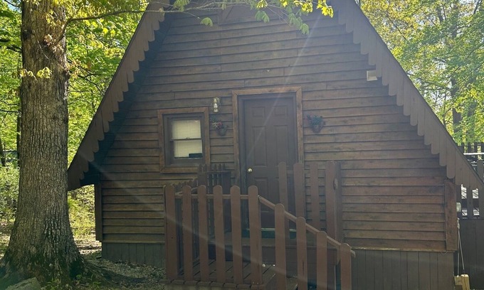 Eckerty Chalet De Ski | Cedar A Frame Chalet cabine 5 avec spa sur le lac Patoka So. Indiana