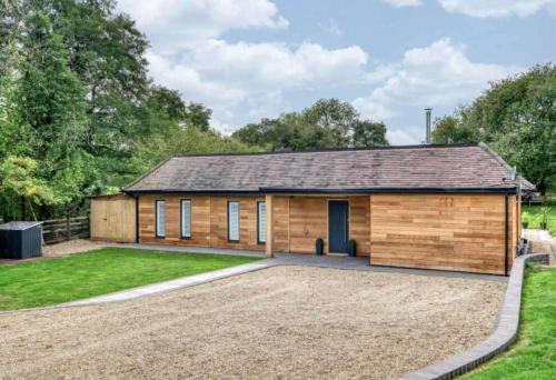 Bromsgrove Maison | Cedar Barn Getaway 3 Bed Sleeps 6 Parking