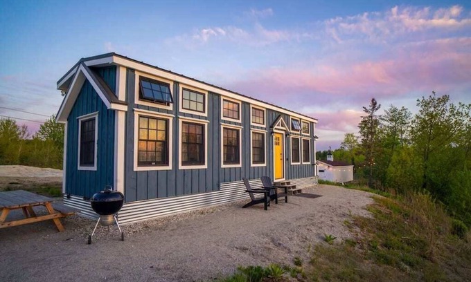 New Gloucester Appartement | Cedar Brook Cabin - a modern tiny house in Maine