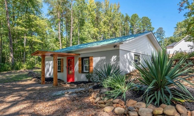Westport Maison | "Cedar Cottage"- Comfort & Style Near Lake Norman