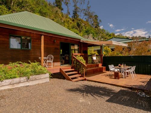 Tairua Maison | Cedar Cottage - Tairua Holiday Home