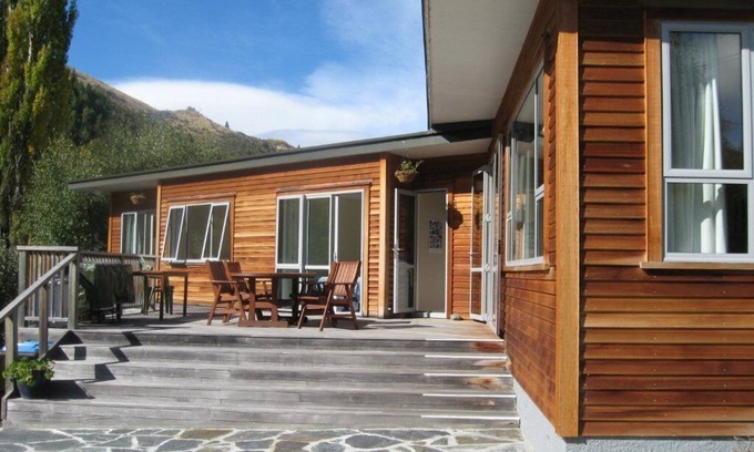 Arrowtown Maison | Cottage de cèdre. Bien situé chalet de vacances confortable et moderne.