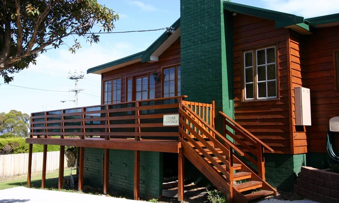 Blackmans Bay Maison | Cedar Cottages Blackmans Bay