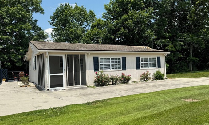 Sevierville Maison | Douglas Lake- Cedar Cove Hideaway 2 bed,2 ba -boat launch & dock. Pet friendly!