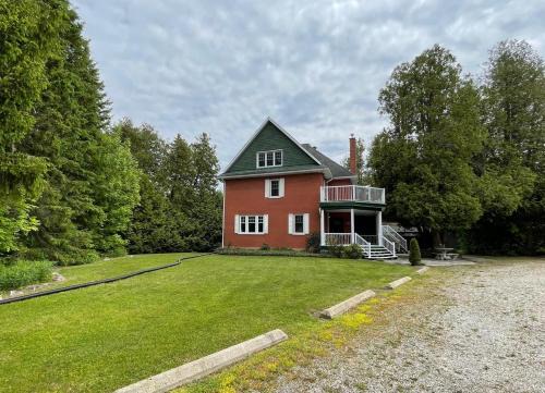 Hope Bay Chalet De Ski | Cedar Garden Cottages