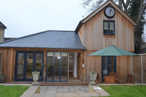 Box Maison | Cedar Lodge 2 ensuite bedroom cottage near Bath