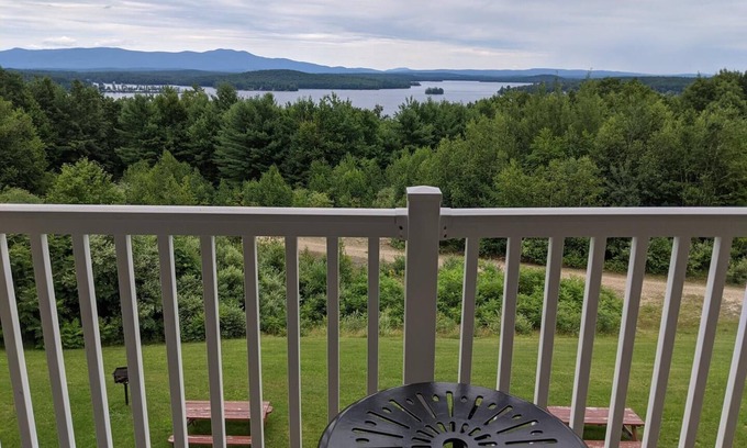 Weirs Beach Copropriété | Cedar Lodge 303A Room with Balcony!