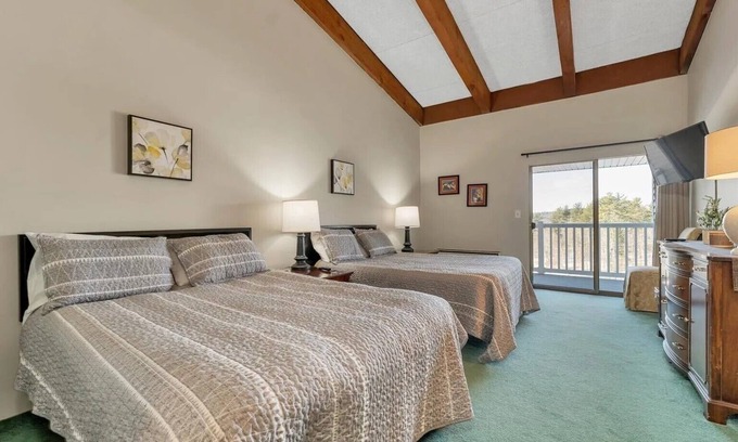 Weirs Beach Appartement | Cedar Lodge Room-Private Balcony Close to Weirs!