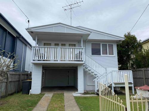 Wynnum Maison | Cedar Lookout