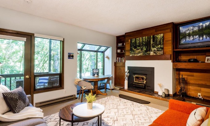 Deming Maison | Cedar Suite at Snowater