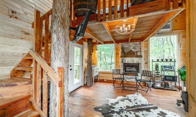 Trenton Maison | Cedarbrook Treehouse | Hot Tub, Dog Friendly, Private | 1 Bed, 1 Bath