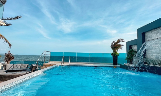 Puntarenas Maison | Casa Celajes ON THE BEACH w/Pool - Jacuzzi