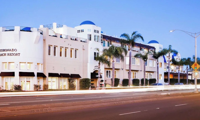 Coronado Station Balnéaire | Celebrate winter holidays at the lovely, warm, welcoming Coronado Beach Resort!