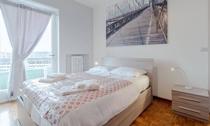 Cenisia Appartement | Cenisia Roomy Apt x6- w/Balcony