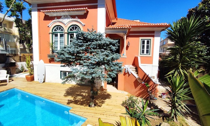Carcavelos Chalet De Ski | Centenary Chalet à Carcavelos avec 8 chambres et jardin. Profitez de la plage, de Lisbonne et de Cascais