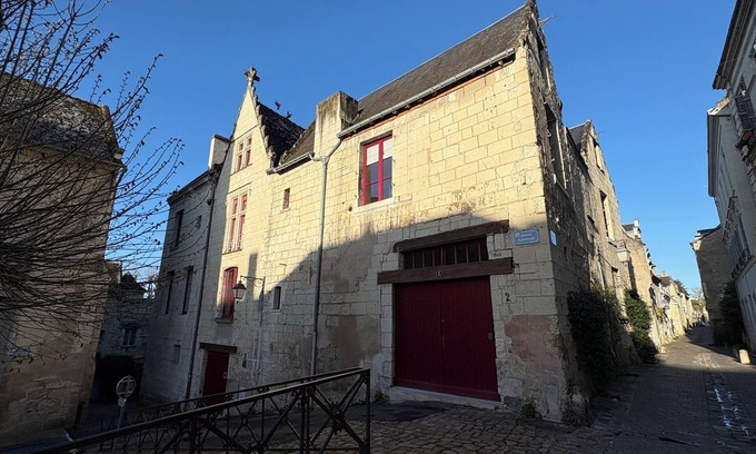 Chinon Appartement | Center Chinon Gîte XVème 2 chambres + garage vélo.