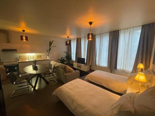 Red Light District Appartement | Center Monet JR