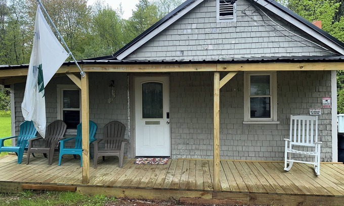 West Buxton Maison | Center of Everything Southern Maine… 3-bedroom house, huge yard in Buxton
