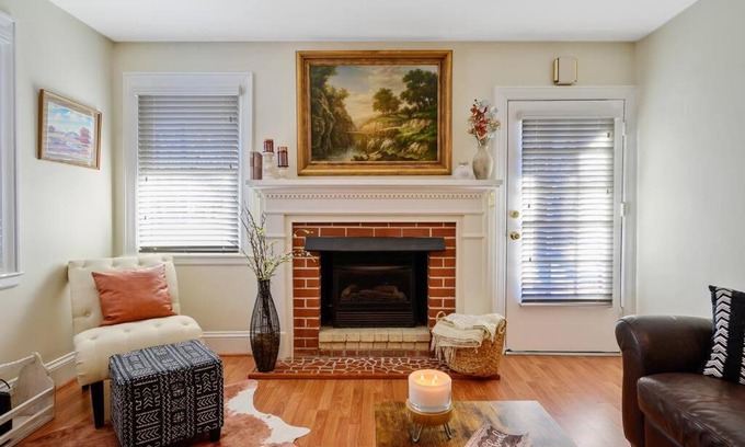 Apex Maison | Center St Retreat - 1 Block from Downtown!