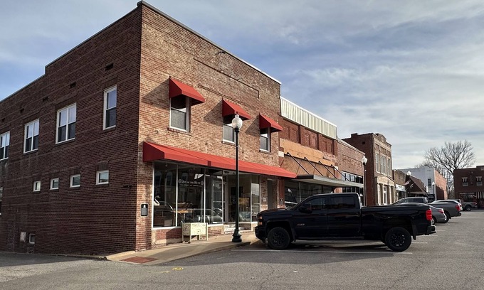 Hickman Appartement | Centerville's Charming Town Square, Cozy Apartment in unique Historic Building