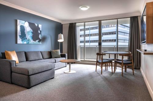 Chatswood Appartement | Central 1-Bed with Parking, Pool, Sauna & Gym