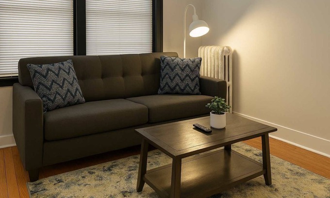 West Lakeview Appartement | Central 1BR Retreat S