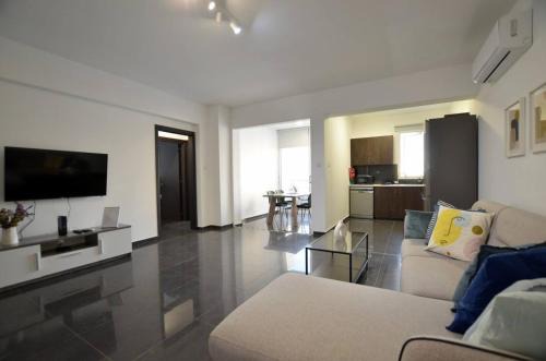 Larnaca City Centre Appartement | Central 2 Bdr Flat St Lazaros - Phoenix Lodge