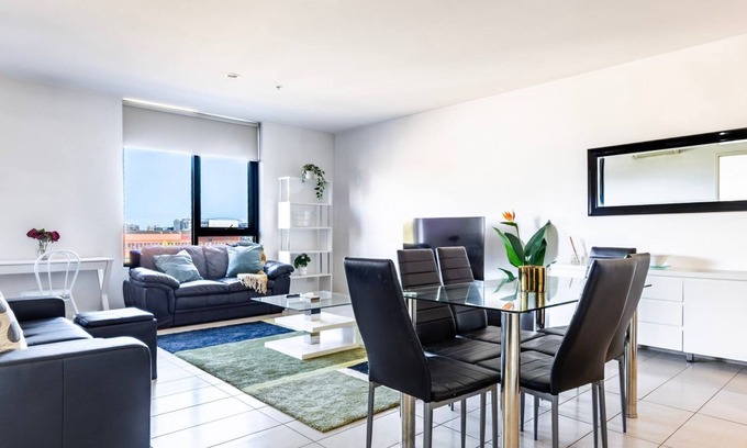 North Melbourne Appartement | Central 2-Bedroom Apt with Parking in North Melbourne