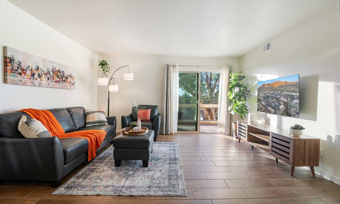 Casas Adobes Copropriété | Central 2bdr Gem w/King Bed