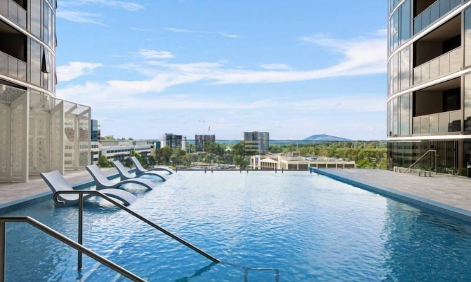 Phillip Appartement | Central 2BR 2BA Apartment | Gym, Pool + Parking