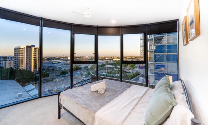 Eagle Farm Appartement | Central 2BR-2BA Resort-Style Retreat In Hamilton - H20705