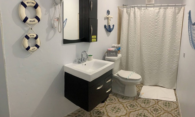 Levittown Appartement | Central and spacious, safe area