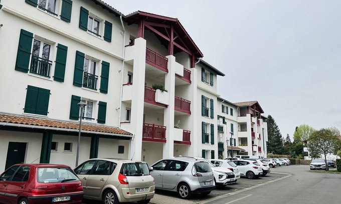 Cambo-les-Bains Appartement | Charmant T2, centre Cambo, calme, Tt confort, terrasse, parking, proche commerces