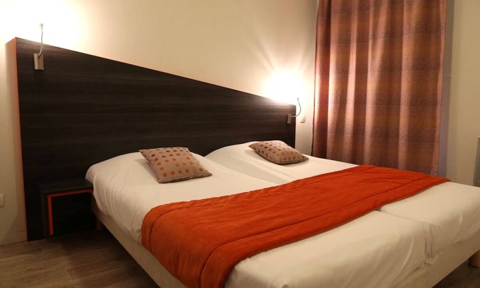 Chevilly-Larue Hôtel | Central Apartment w/ Kitchenette: Near Tramway for Easy Commute