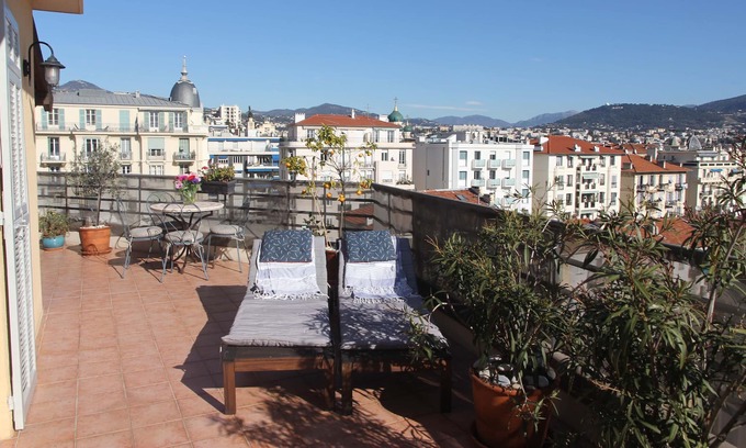 Le Piol Appartement | Central apartment-60m2 terrace and parking!