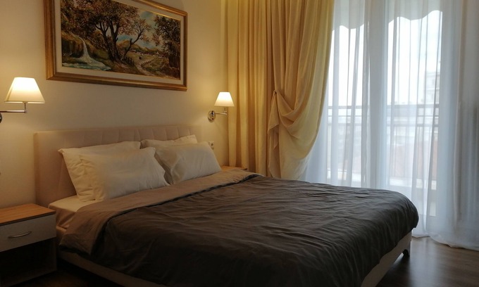 Veroia Appartement | Central Apartment on Clock Square D2