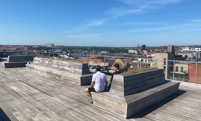 Midtbyen Appartement | Small Central Apartment with Balcony and Shared Panorama Rooftop