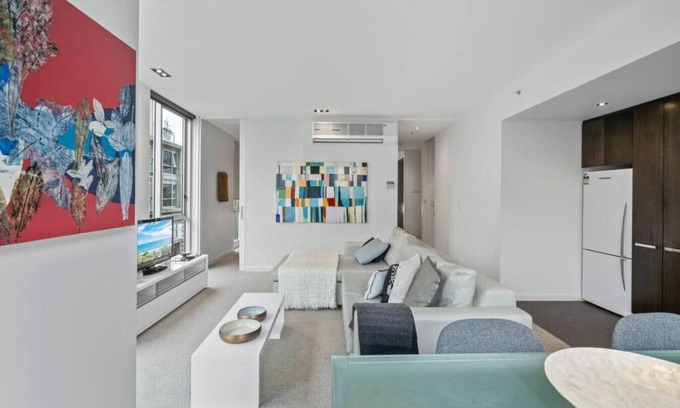 East Melbourne Appartement | Central apt with Parking & Pool