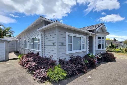 Greenlane - Ellerslie Maison | Central Auckland 5-Bedroom Villa with Free Parking