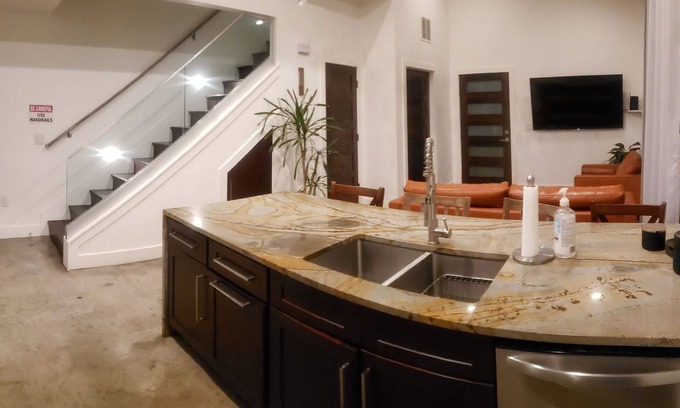 MLK Maison | Central Austin Private Modern 1BR 1.5BA Home w/Balcony, Full kitchen, W/D, WiFi