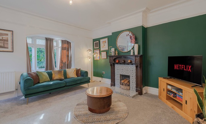 Banbury Maison | Central Banbury stay comfy and spacious for groups