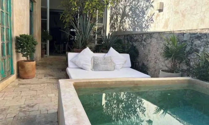 Barrio de Santiago Maison | Central & Bohemian House Pool Yard