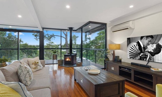 Seven Hills Maison | Central Brisbane Family Home|Calm Springs|Pool